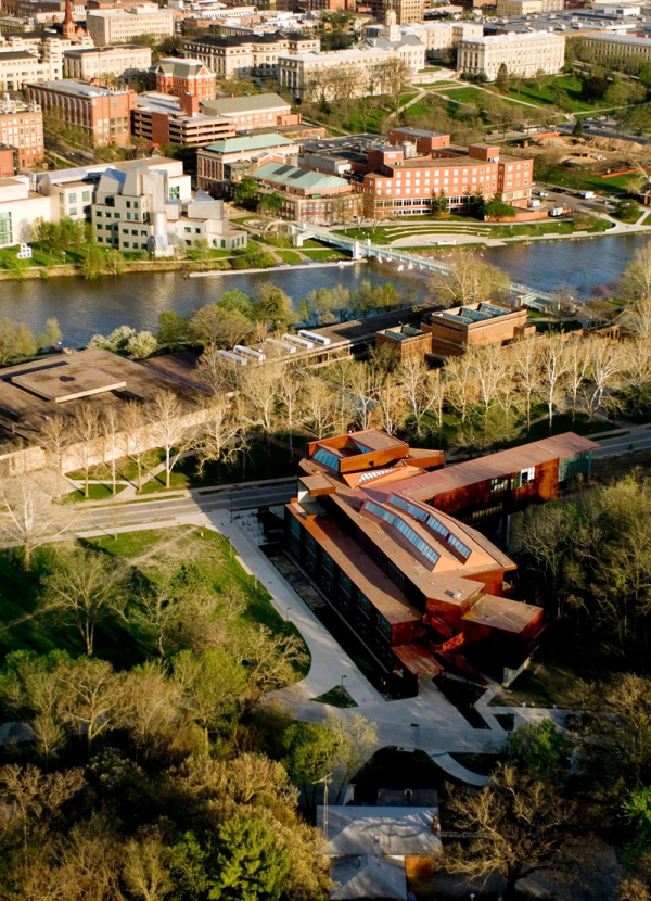 نگاهی به معماری دیدنی دانشکده هنر دانشگاه آیووا آمریکا + عکس 7 454