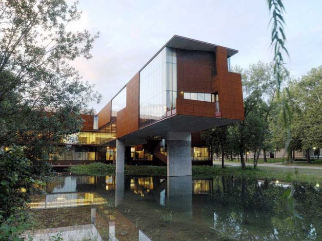 نگاهی به معماری دیدنی دانشکده هنر دانشگاه آیووا آمریکا + عکس 5 IOWAP200004a-W-PROJECT-HO