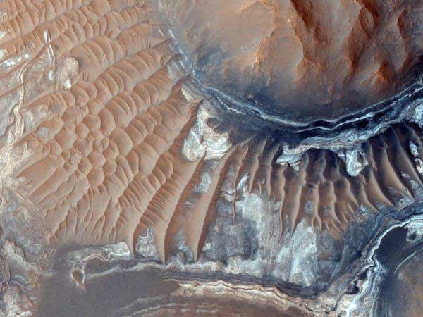 theres-a-maze-on-mars-calle