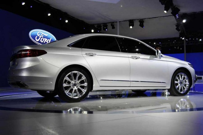 نگاهی به خودرو آمریکایی فورد تورِس 2016 + عکس 6 Ford-Taurus-4
