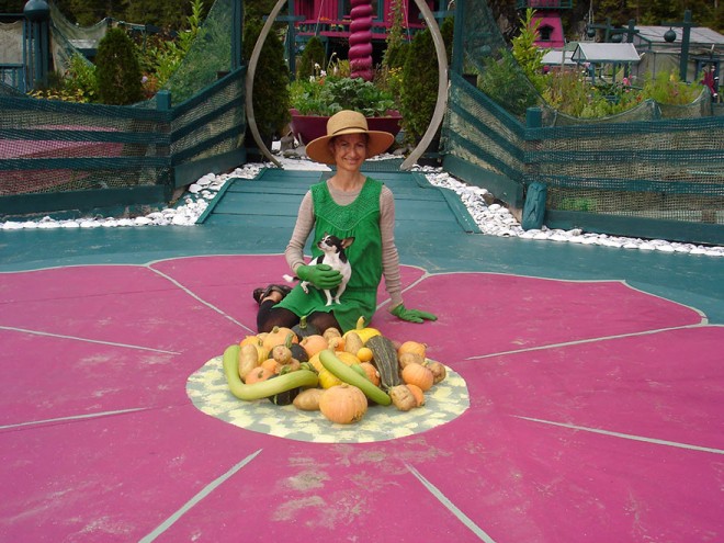 سفری به جزیره دست ساز و شناور زوج کانادایی + عکس 11 sustainable-home-off-the-grid-freedom-cove-wayne-adams-catherine-king-7