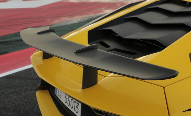 ۲۰۱۶-Lamborghini-Aventador-LP750-4-SV-137