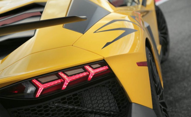۲۰۱۶-Lamborghini-Aventador-LP750-4-SV-138