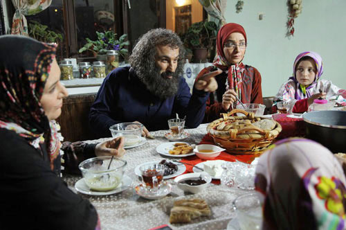 چرا سریال پایتخت دیگر برای مخاطبین تلویزیون جالب نیست + عکس 4 ۵۷۰۷۹۸_۵۶۱