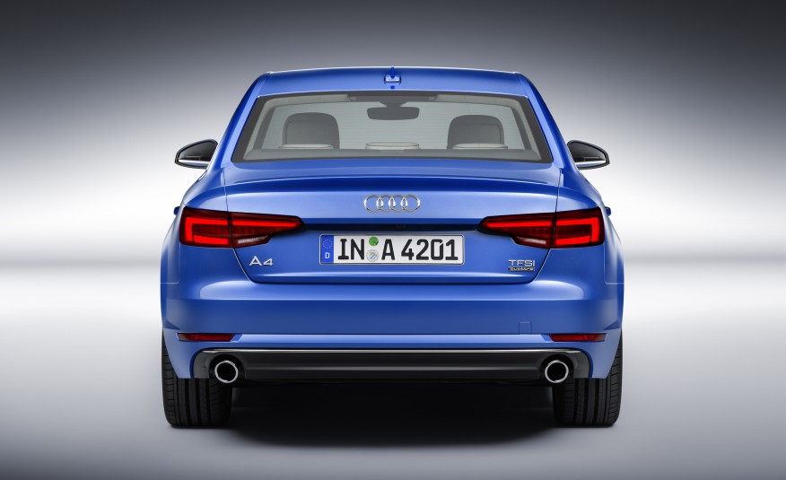 نگاهی به خودرو تازه رونمایی شده آئودی A4 2016 + عکس 3 ۲۰۱۷-Audi-A4-Euro-spec-106-876x535
