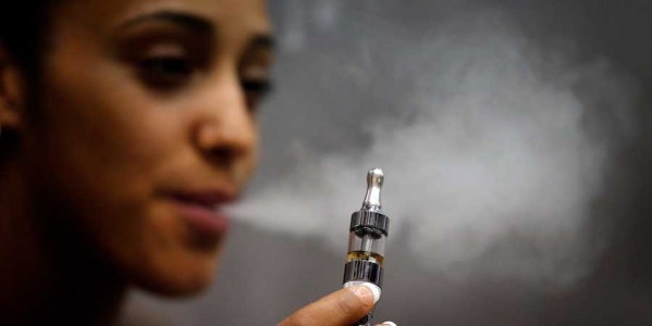 آیا برای ترک سیگار پناه بردن به سیگارهای الکترونیکی خطرناک است ؟ 2 سیگار الکترونیکی