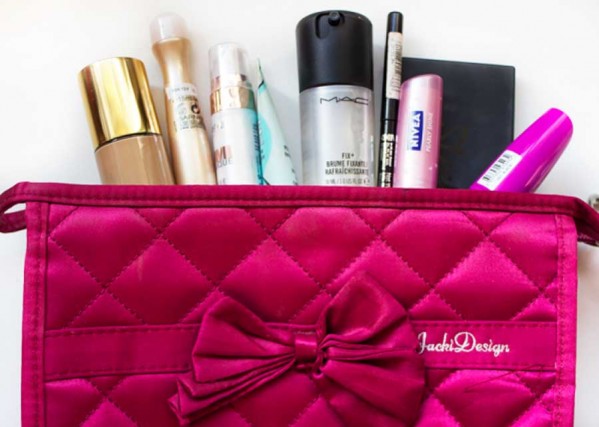 عمده مشکلاتی که خانم ها در مسافرت با آن روبرو می شوند ؟ 4 Women travel problems (5)