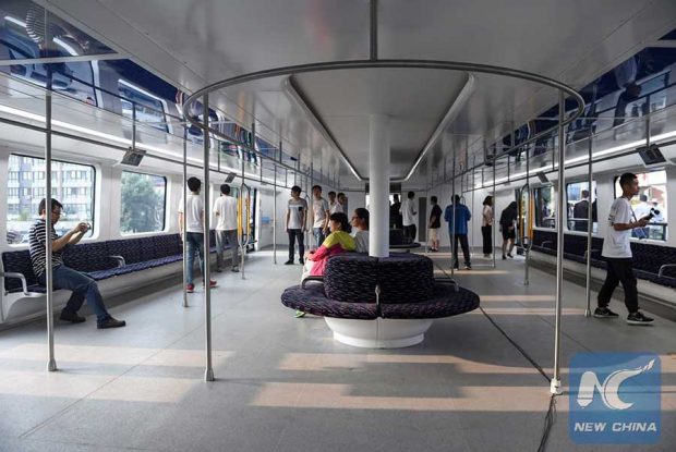 افتتاح اتوبوس هوایی چینی که بالاتر از ترافیک حرکت می کند ! 5 Air bus 1