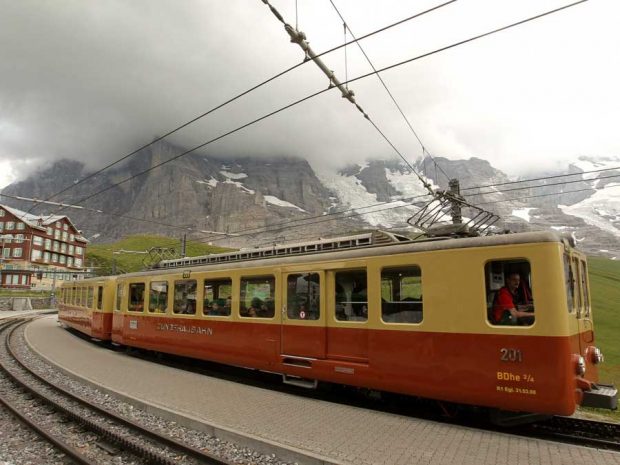 آزمایش فکری آلبرت اینشتین