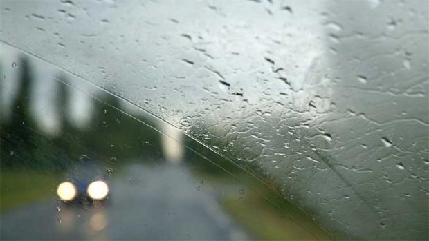 چگونه می توانید بخار شیشه خودرو را بصورت سریع رفع کنید