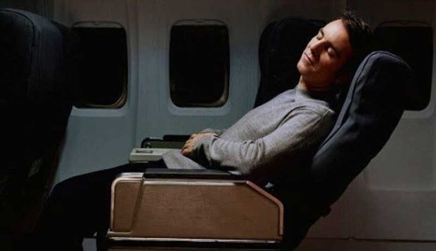 خوابیدن در هواپیما 