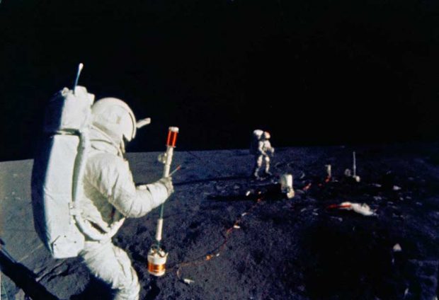 معرفی فضانوردانی که روی ماه پیاده روی کردند + عکس 7 فضانوردانی که روی ماه پیاده روی کردند