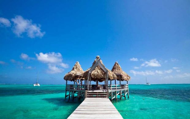 آبی ترین سواحل جهان با مناظری رویایی و شگفت انگیز 3 آبی ترین سواحل جهان