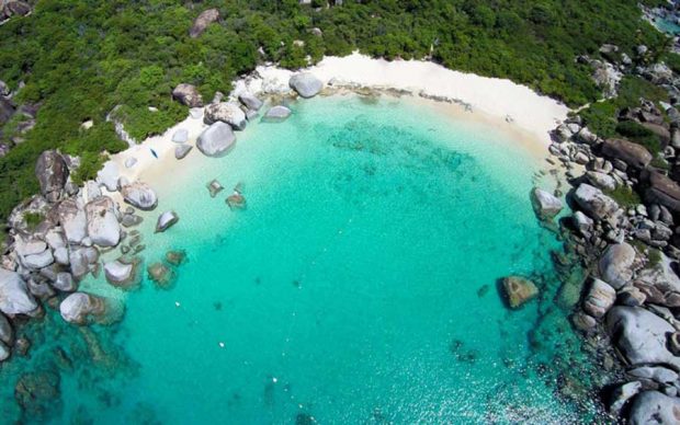 آبی ترین سواحل جهان با مناظری رویایی و شگفت انگیز 2 آبی ترین سواحل جهان