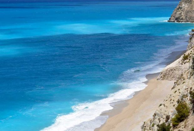 آبی ترین سواحل جهان با مناظری رویایی و شگفت انگیز 9 آبی ترین سواحل جهان