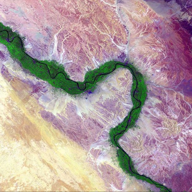 تصاویر زمین از دیدگاه هنری