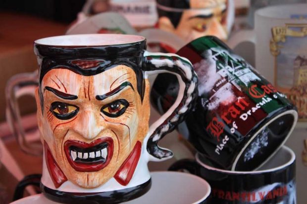 معروف ترین سوغاتی های کشورهای مختلف جهان را بشناسید 9 معروف ترین سوغاتی های کشورهای مختلف