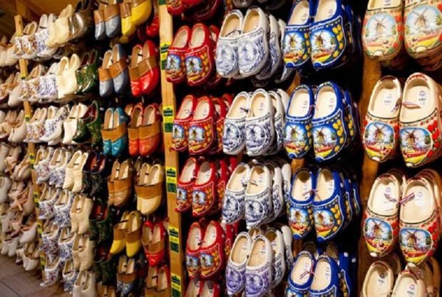 معروف ترین سوغاتی های کشورهای مختلف جهان را بشناسید 10 معروف ترین سوغاتی های کشورهای مختلف