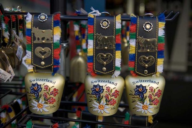 معروف ترین سوغاتی های کشورهای مختلف جهان را بشناسید 17 معروف ترین سوغاتی های کشورهای مختلف