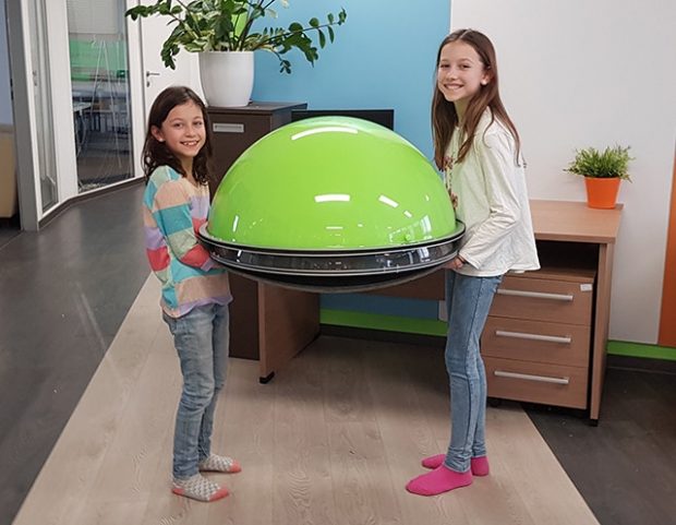 صندلی مخصوص هدست‌ های واقعیت مجازی Yaw VR