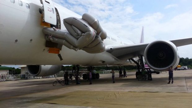 درب اضطراری هواپیما