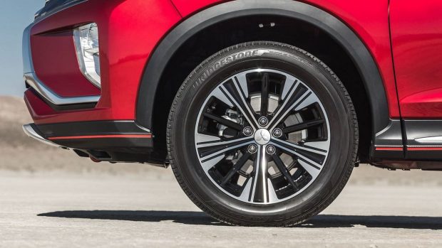 میتسوبیشی اکلیپس کراس 2018 را از نمایی نزدیک و تخصصی ببینید 13 میتسوبیشی اکلیپس کراس 2018