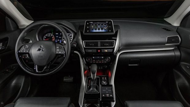 میتسوبیشی اکلیپس کراس 2018 را از نمایی نزدیک و تخصصی ببینید 7 میتسوبیشی اکلیپس کراس 2018