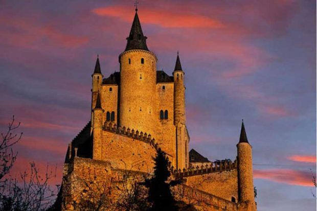 زیباترین قصرهای جهان را تماشا کنید 4 زیباترین قصرهای جهان