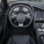 نگاهی به آئودیR8 V10 تیونینگ ۵۲۵ اسب بخاری +عکس و فیلم 14 2014 Audi R8 Spyder cockpit