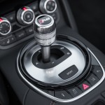 نگاهی به آئودیR8 V10 تیونینگ ۵۲۵ اسب بخاری +عکس و فیلم 21 2014 Audi R8 Spyder gear shift knob
