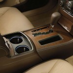 نگاهی به خودرو لوکس و اشرافی کرایسلر ۳۰۰+عکس و فیلم 28 Chrysler 300 Luxury Series Sedan 2012 console