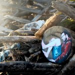 jana js paint figures enclosed in tree trunk circles designboom 03