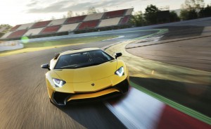 ۲۰۱۶ Lamborghini Aventador LP750-4 SV