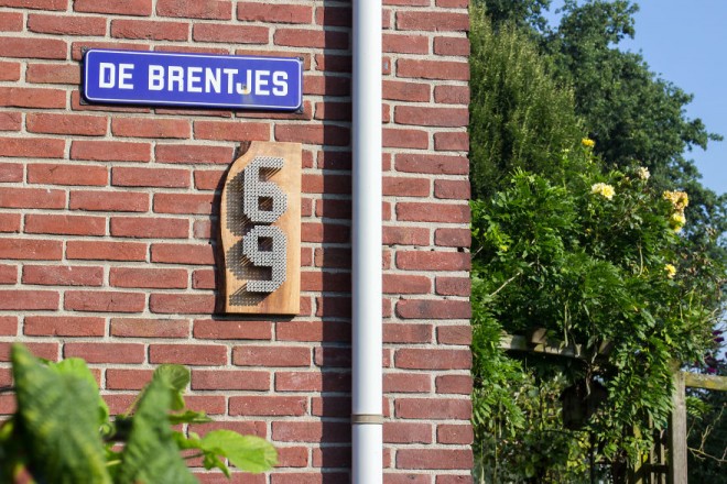 ساخت خلاقانه و جالب پلاک ساختمان با پیچ و تخته + عکس 8 Modern Stainless Steel Home Numbers 880