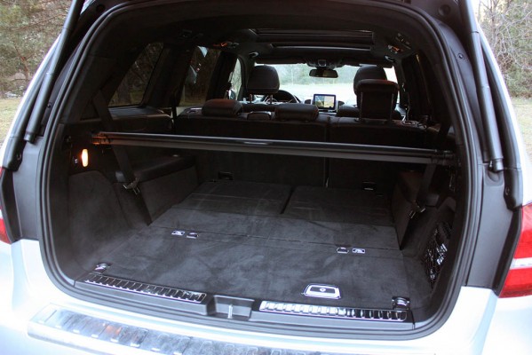 نگاهی به خودرو مدرن و دیدنی مرسدس بنز GLS مدل ۲۰۱۷ + عکس 12 mercedes benz 2017 19