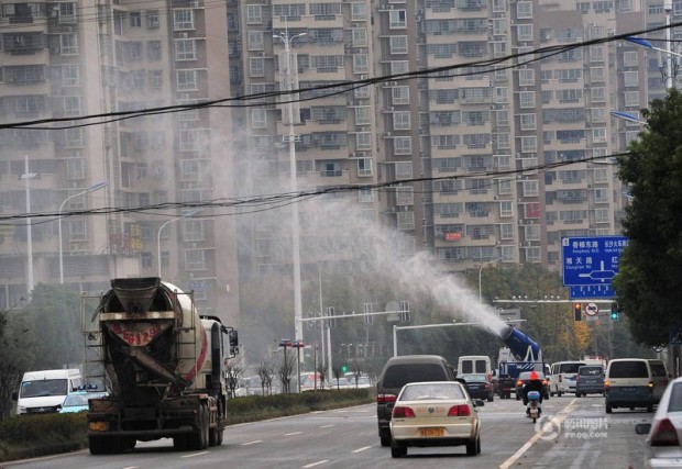 Chinese cities are using this “mist cannon” to shoot 10