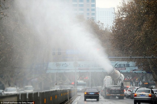 Chinese cities are using this “mist cannon” to shoot 12