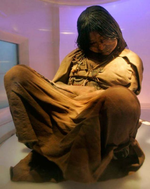 کشف دختر مومیایی ۵۰۰ ساله در کوههای آتشفشانی آرژانتین + عکس 13 500 year old female mummy 12