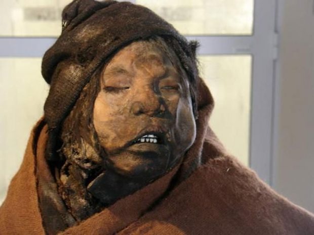کشف دختر مومیایی ۵۰۰ ساله در کوههای آتشفشانی آرژانتین + عکس 7 500 year old female mummy 6