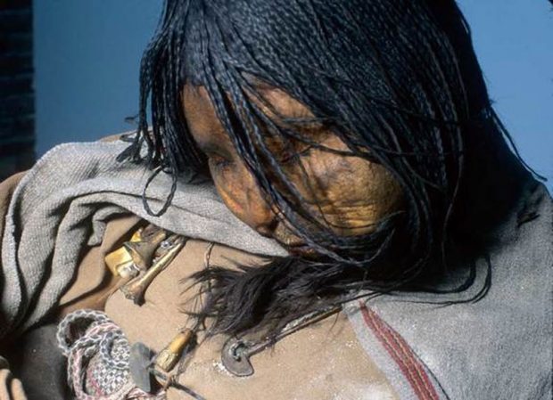 کشف دختر مومیایی ۵۰۰ ساله در کوههای آتشفشانی آرژانتین + عکس 10 500 year old female mummy 9