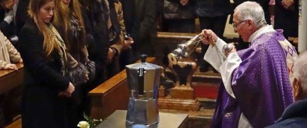 رناتو بیالتی، طبق وصیت نامهاش داخل قهوه جوش دفن شد ؟! 9 alfonso bialetti 5