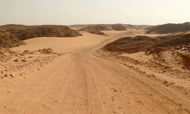 مرد آمریکایی دخترش را ملکه صحرای بی صاحب بئر طویل کرد ؟! 5 Queen of the Desert American girl 8