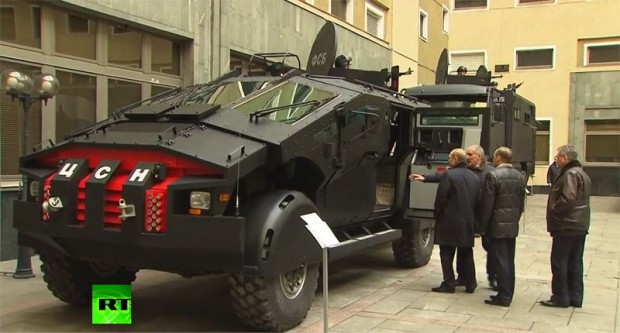 چرا رونمایی از خودرو زرهی روسی این روزها جنجال به پا کرد + ویدیو 2 Russian armored vehicles 3