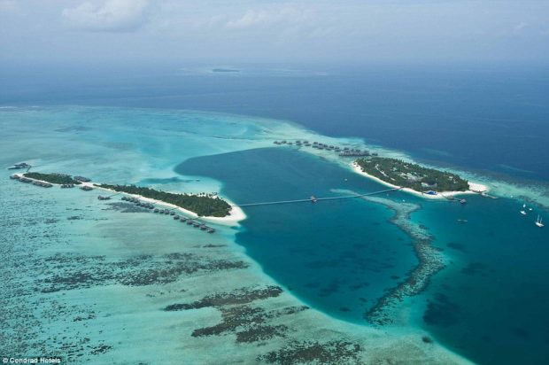 سفری به بزرگترین رستوران زیرآبی جهان در مالدیو + عکس 2 World’s Largest Underwater Restaurant En Route to Maldives mihanpost 1 1