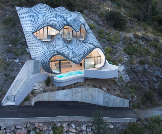 معماری دیدنی اقامتگاهی فلزی در دل صخرههای سواحل مدیترانه + عکس 3 gilbartolome architects house on the cliff granada mihanbana 1