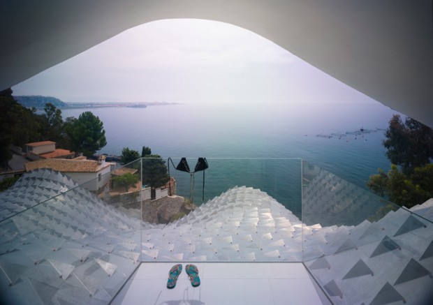 معماری دیدنی اقامتگاهی فلزی در دل صخرههای سواحل مدیترانه + عکس 11 gilbartolome architects house on the cliff granada mihanbana 6