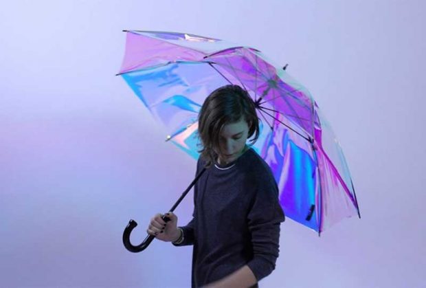 چتر هوشمند Oombrella هوای بارانی را پیشبینی میکند! 4 چتر هوشمند Oombrella هوای بارانی را به شما هشدار می دهد