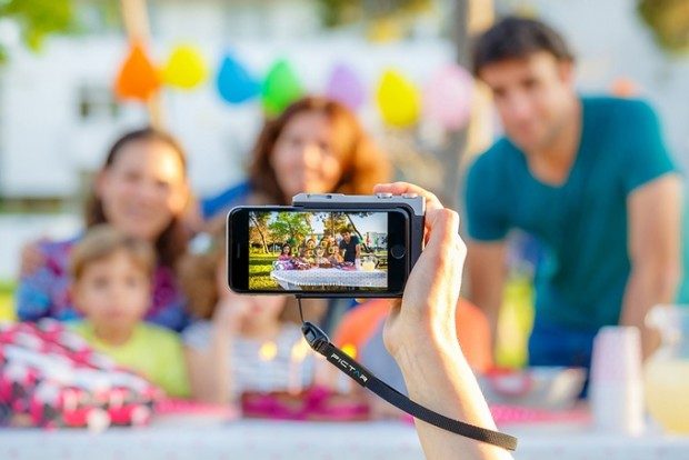 تبدیل گوشی آیفون به دوربین DSLR با گجت Pictar نام یک پروژه استارت‌آپ جدید در سایت کیک استارتر است که قرار است با عملی شدن آن، قابی عرضه شود که می‌تواند