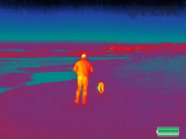 با دوربین Scout Tk شبهای تاریک را به روشنی تماشا کنید 8 دوربین دید در شب Scout TK