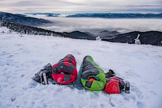 قرارهای عاشقانه یک زوج ماجراجو بر فراز کوهها برفی + عکس 6 قرارهای عاشقانه یک زوج ماجراجو بر فراز کوه ها برفی